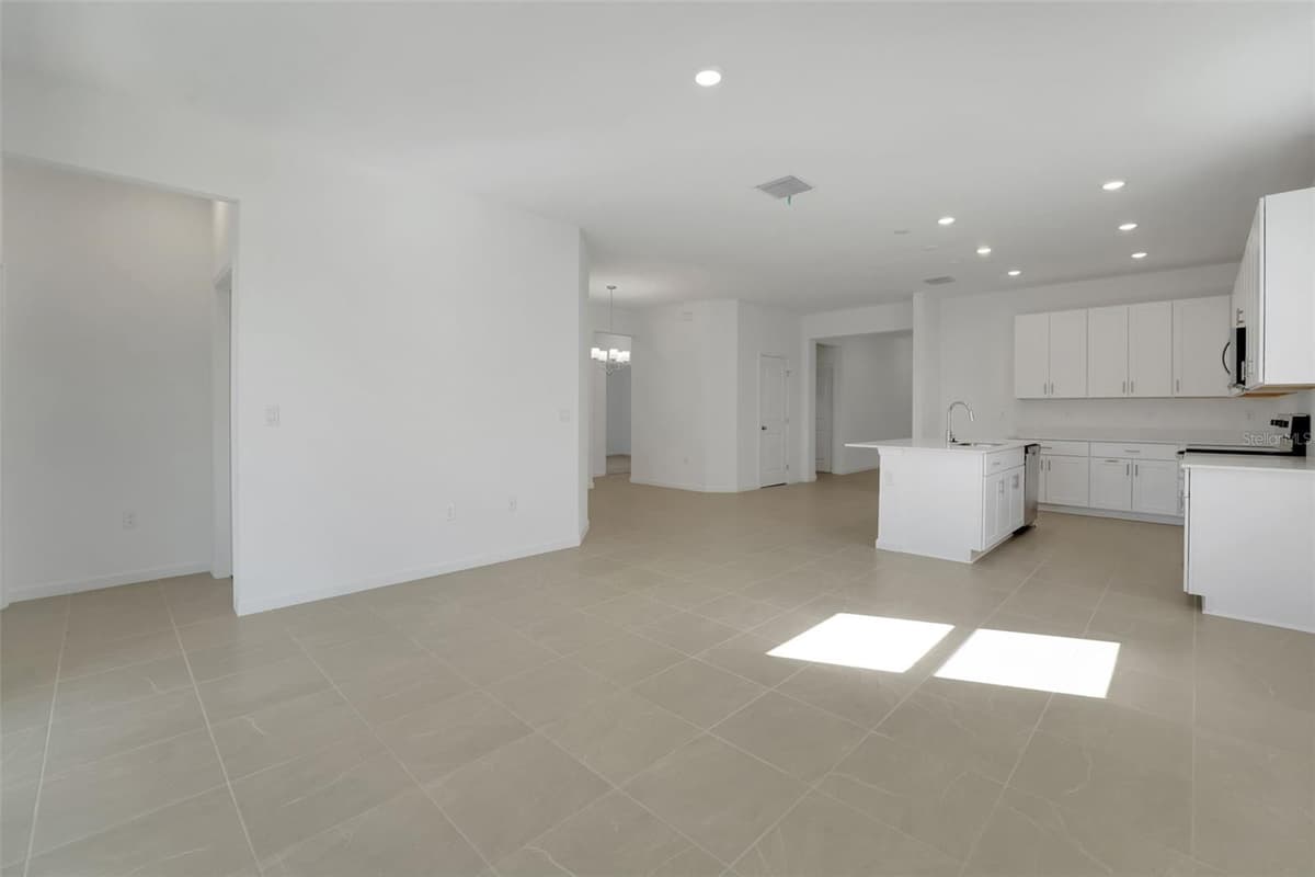 1052 LUKE AVENUE — photo 16 of 33