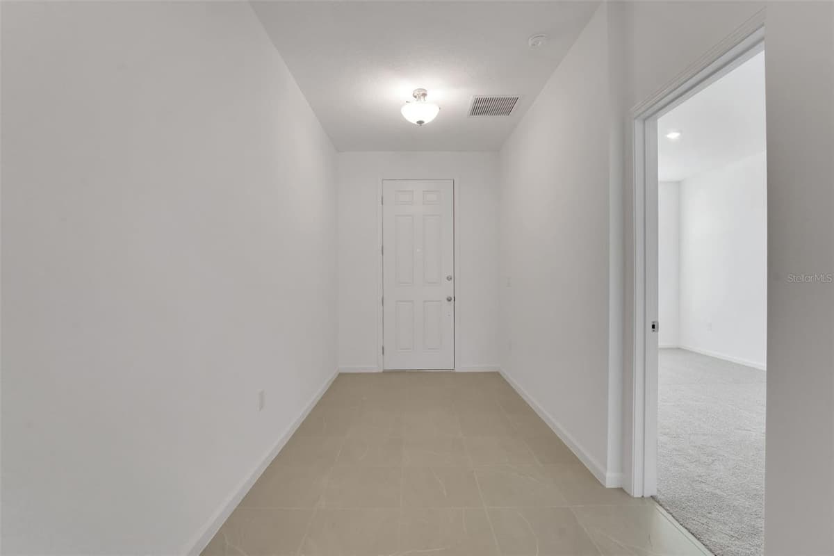 1052 LUKE AVENUE — photo 8 of 33