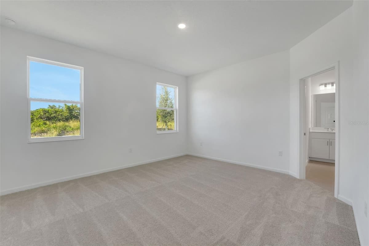 1052 LUKE AVENUE — photo 17 of 33