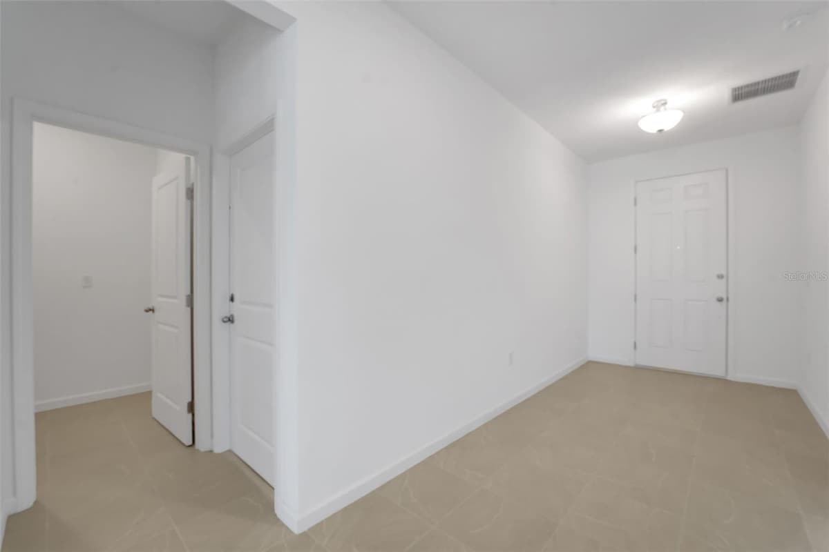 1052 LUKE AVENUE — photo 9 of 33