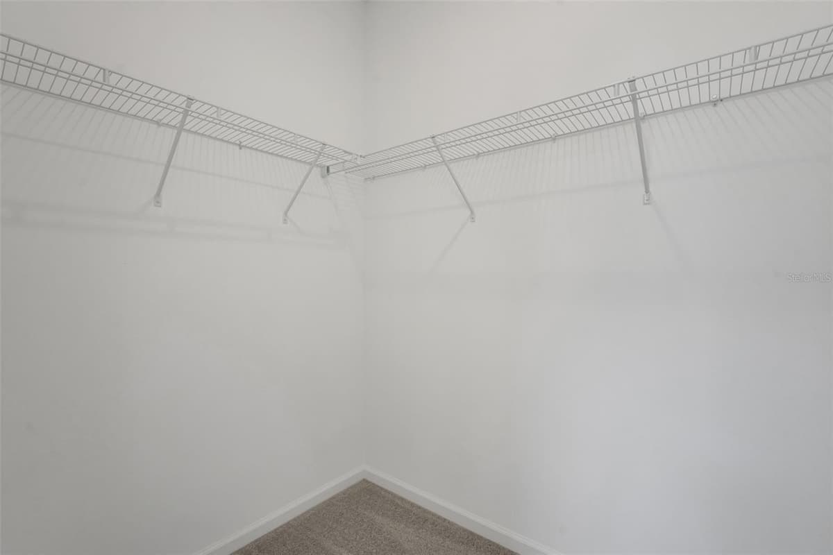 1052 LUKE AVENUE — photo 7 of 33