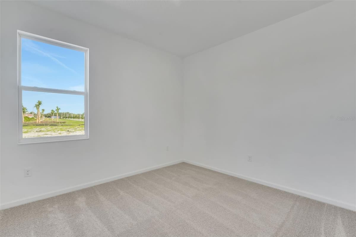 1052 LUKE AVENUE — photo 27 of 33
