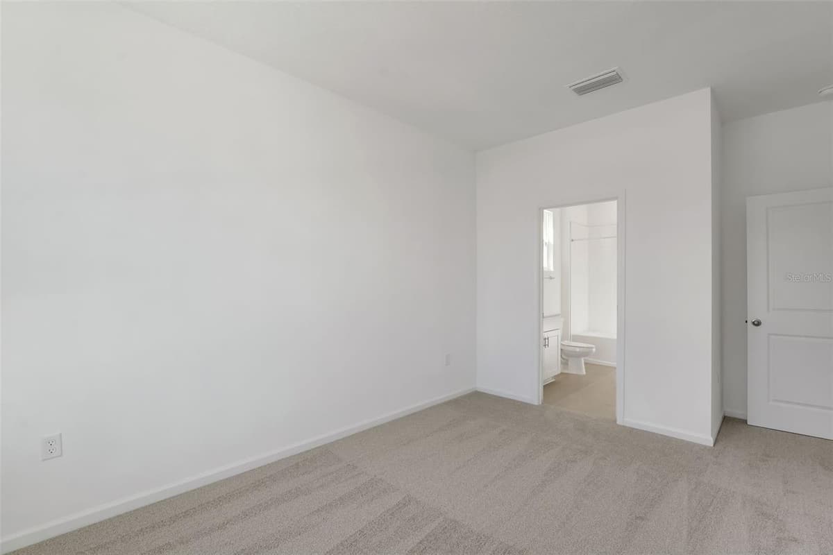 1052 LUKE AVENUE — photo 5 of 33