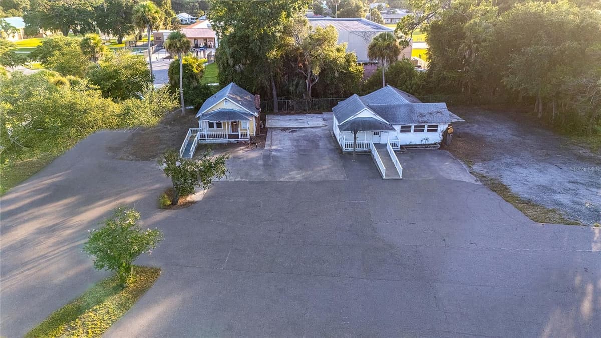 1042 DIXIE FREEWAY — photo 4 of 20