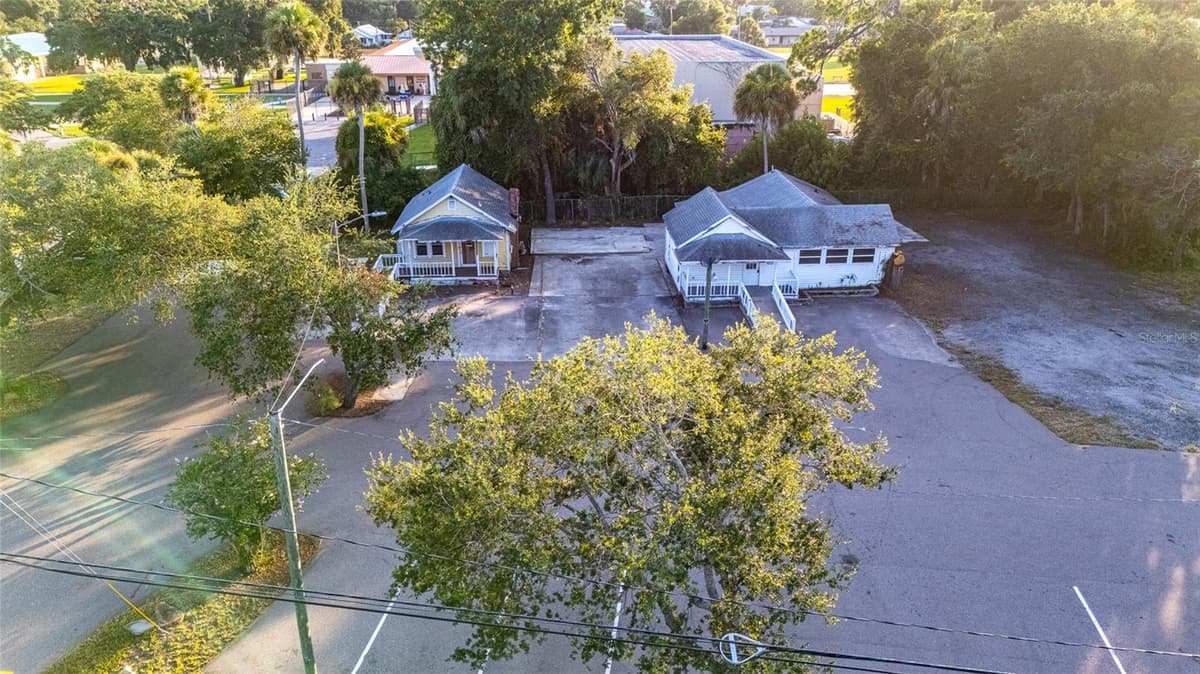 1042 DIXIE FREEWAY — photo 1 of 20