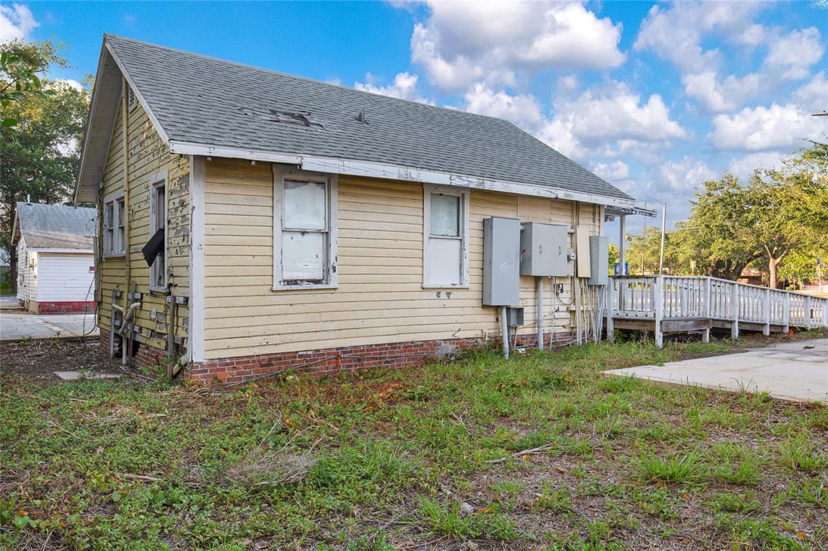 1042 DIXIE FREEWAY — photo 13 of 20