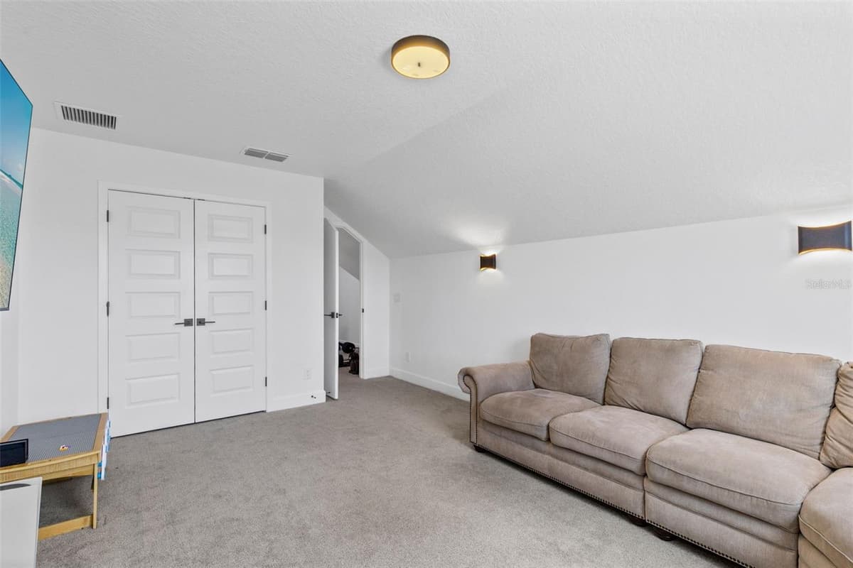19110 SHELDON STREET — photo 33 of 51