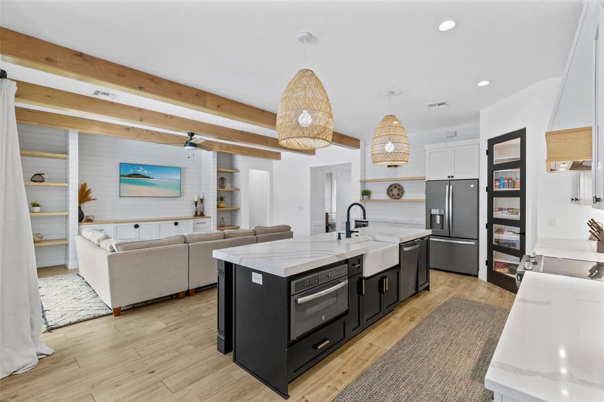 19110 SHELDON STREET — photo 7 of 51