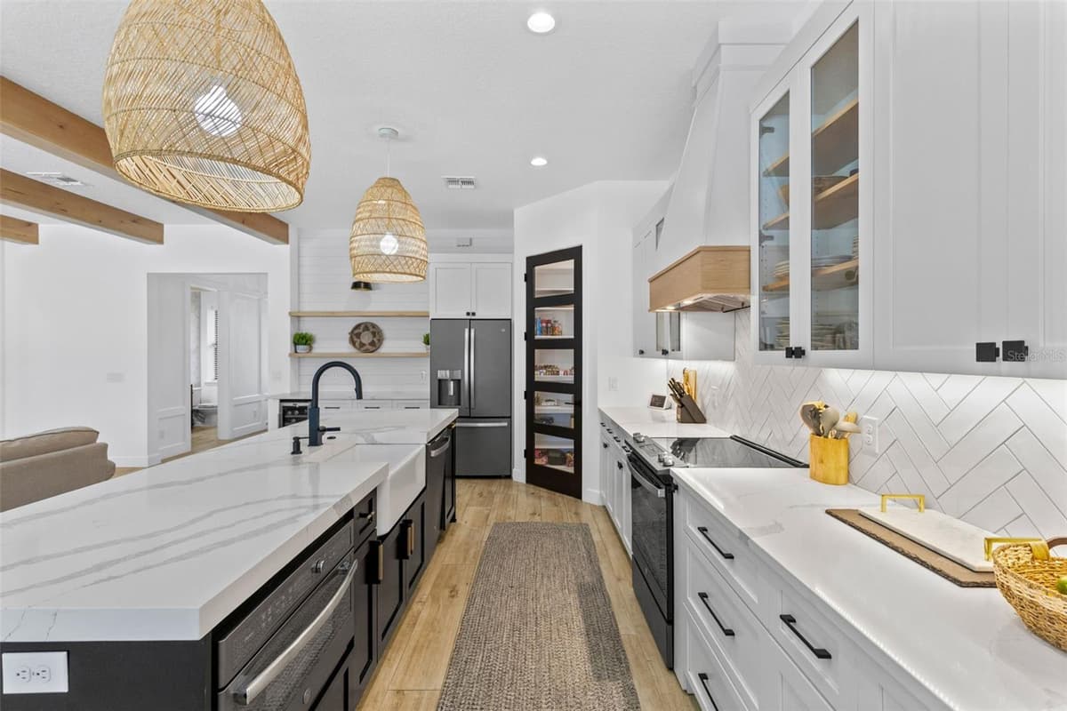 19110 SHELDON STREET — photo 12 of 51
