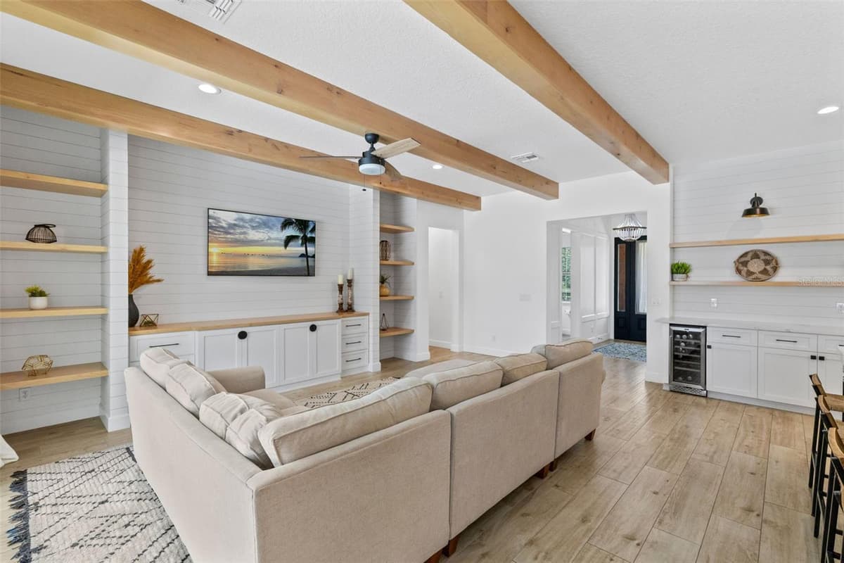 19110 SHELDON STREET — photo 10 of 51