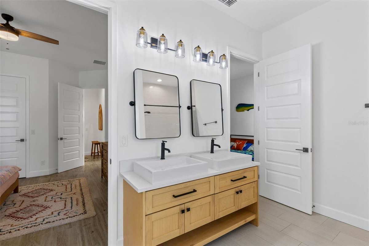 19110 SHELDON STREET — photo 26 of 51