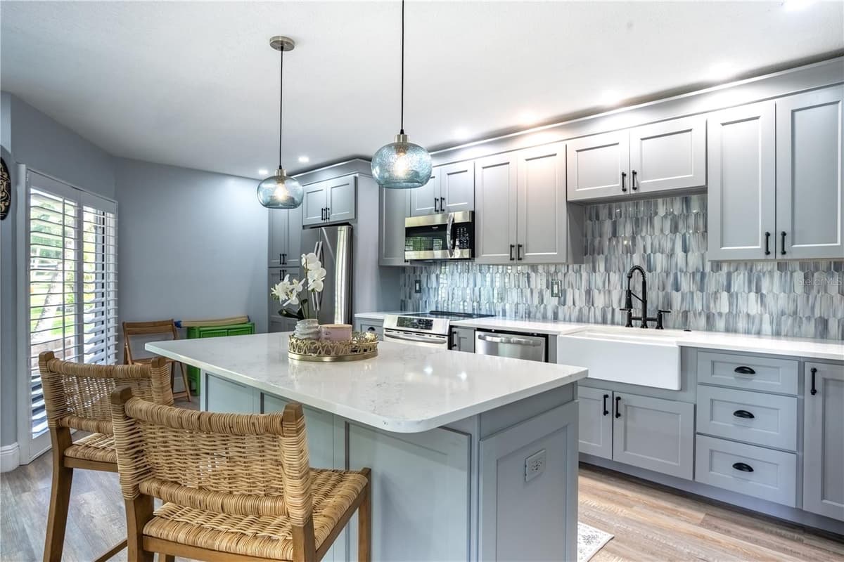 1005 BAYSHORE BOULEVARD — photo 3 of 26
