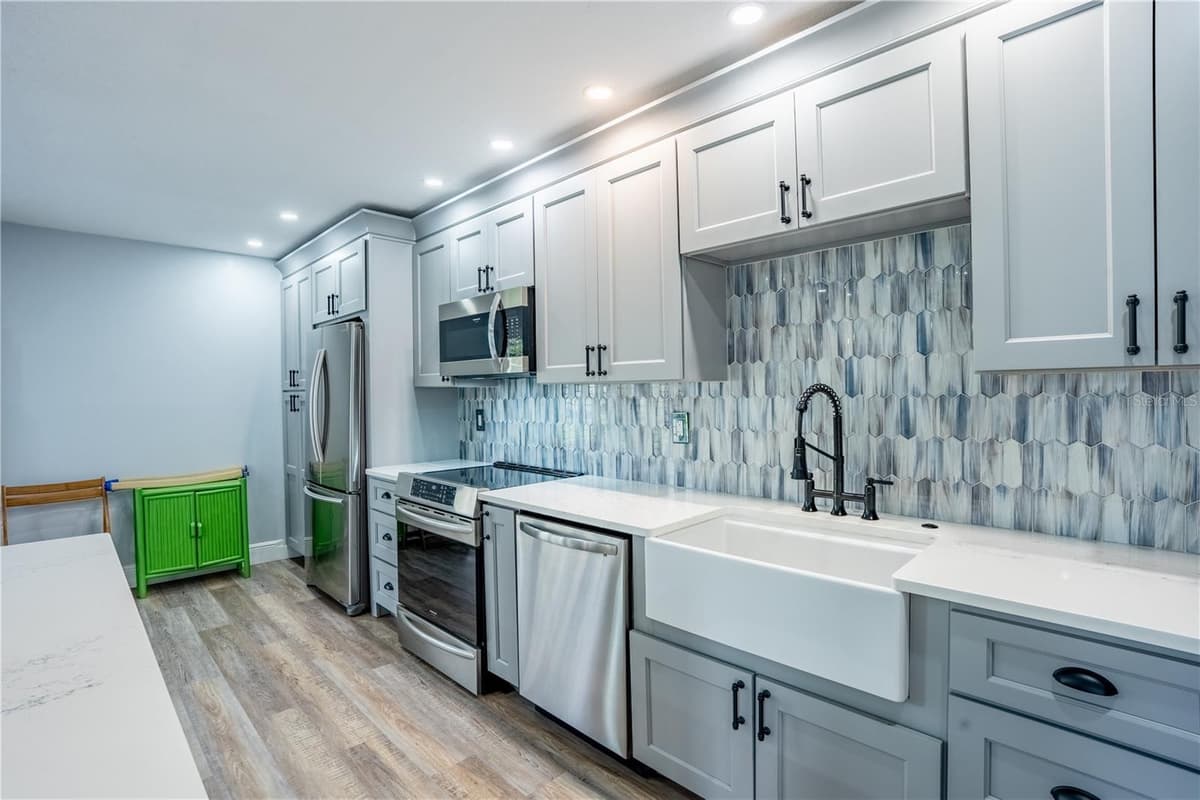 1005 BAYSHORE BOULEVARD — photo 5 of 26