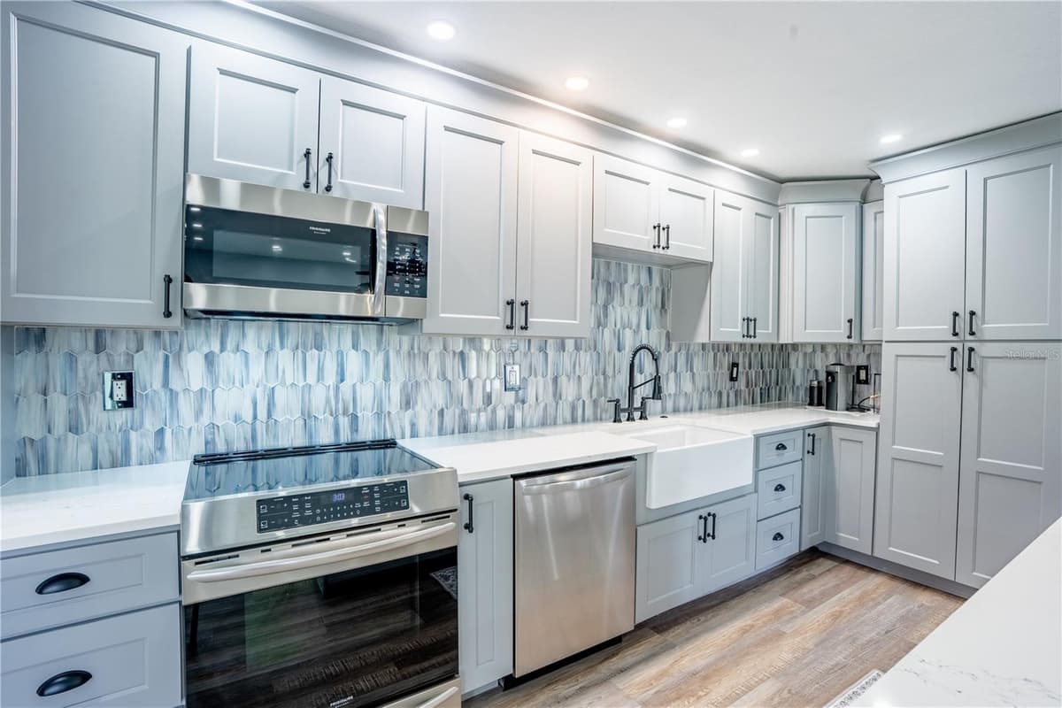 1005 BAYSHORE BOULEVARD — photo 6 of 26
