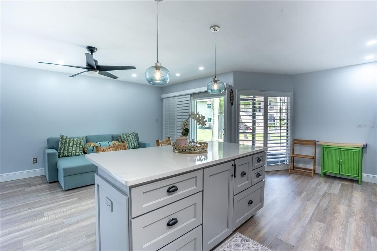 1005 BAYSHORE BOULEVARD — photo 7 of 26