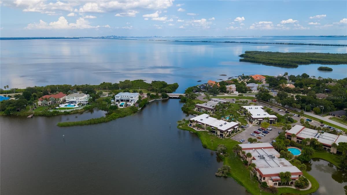 1005 BAYSHORE BOULEVARD — photo 18 of 26