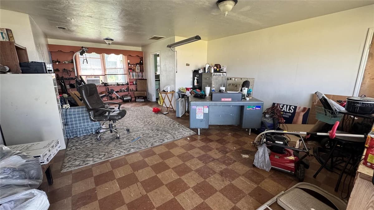 5050 PINE AVENUE — photo 13 of 18
