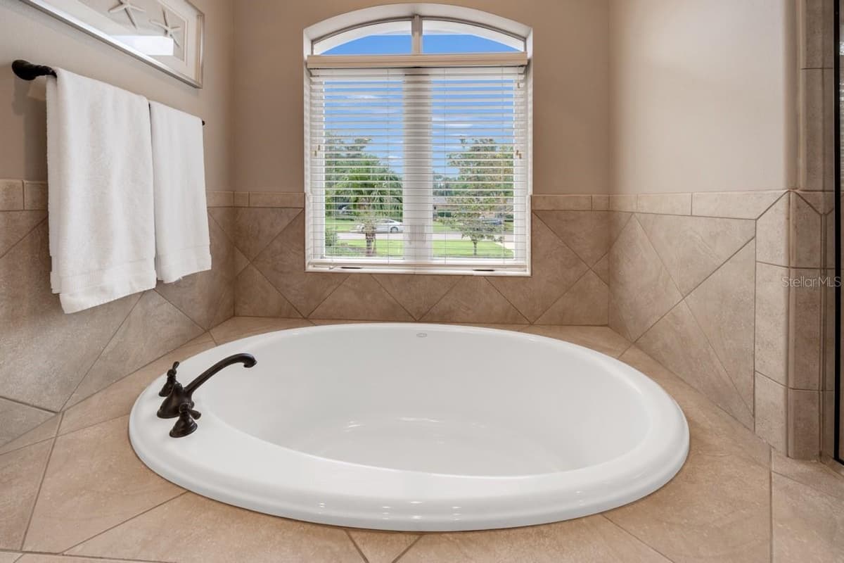 5918 BAHAMA SHORES DRIVE — photo 14 of 47
