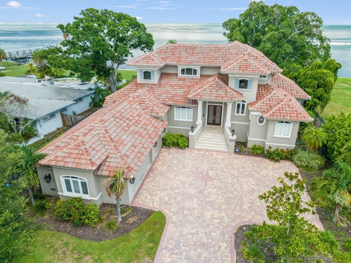 5918 BAHAMA SHORES DRIVE — photo 43 of 47
