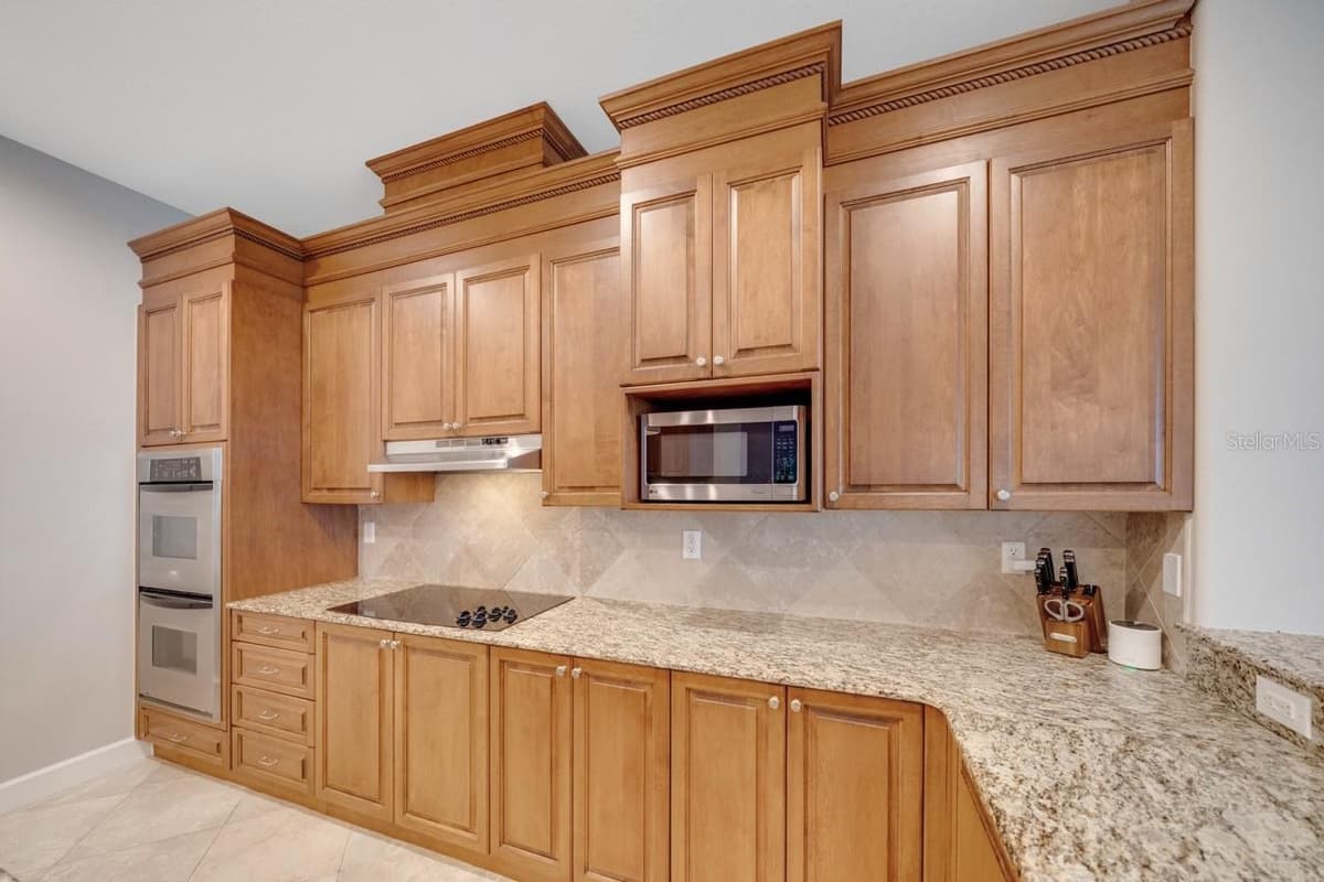 5918 BAHAMA SHORES DRIVE — photo 10 of 47