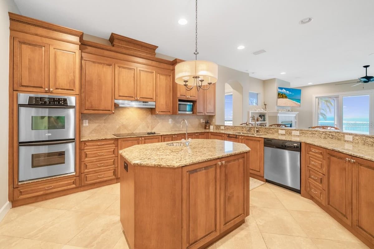 5918 BAHAMA SHORES DRIVE — photo 8 of 47