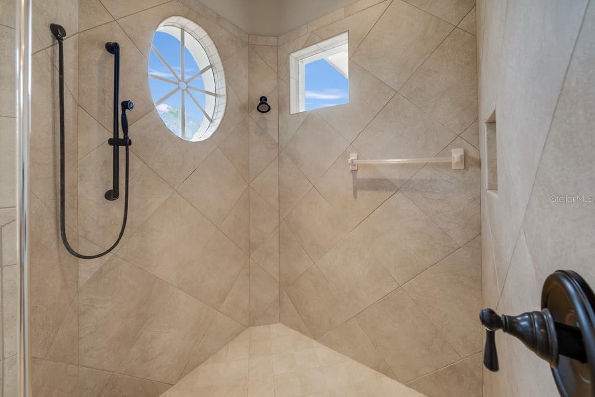5918 BAHAMA SHORES DRIVE — photo 15 of 47
