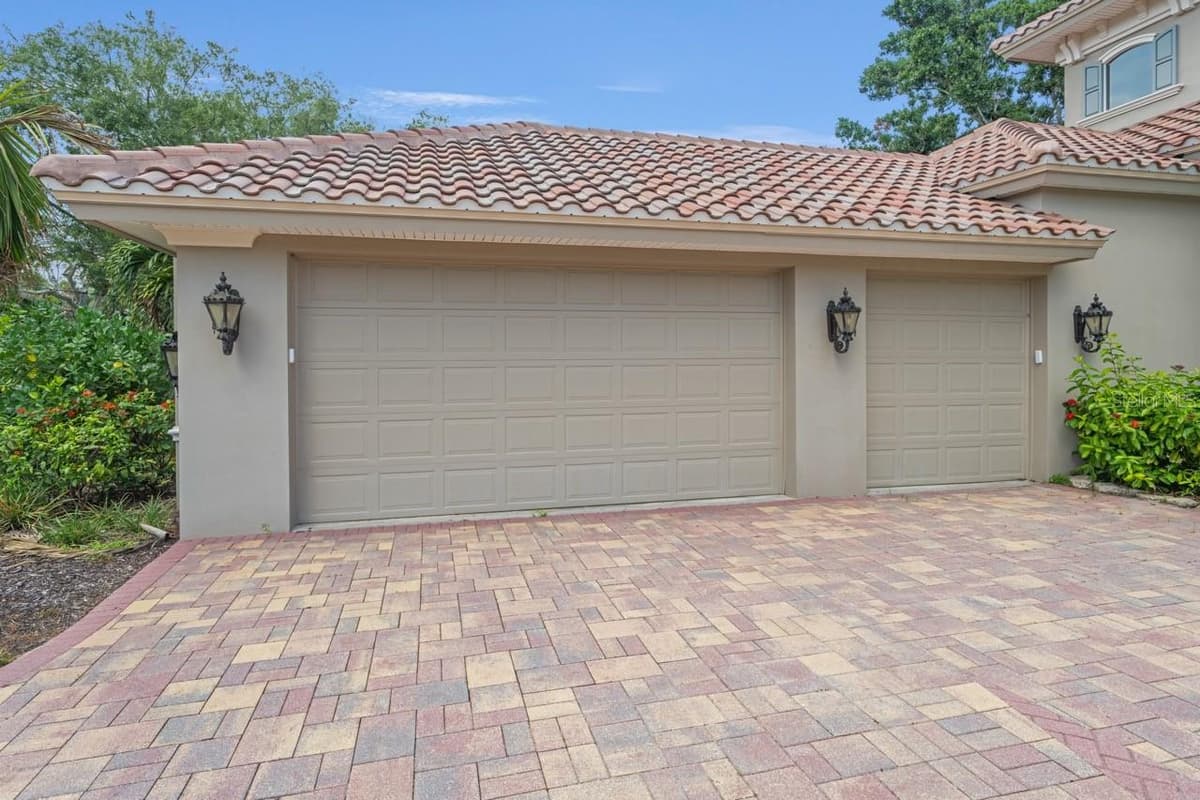 5918 BAHAMA SHORES DRIVE — photo 40 of 47