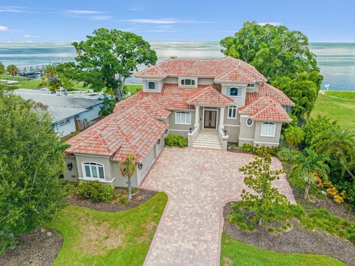 5918 BAHAMA SHORES DRIVE — photo 42 of 47