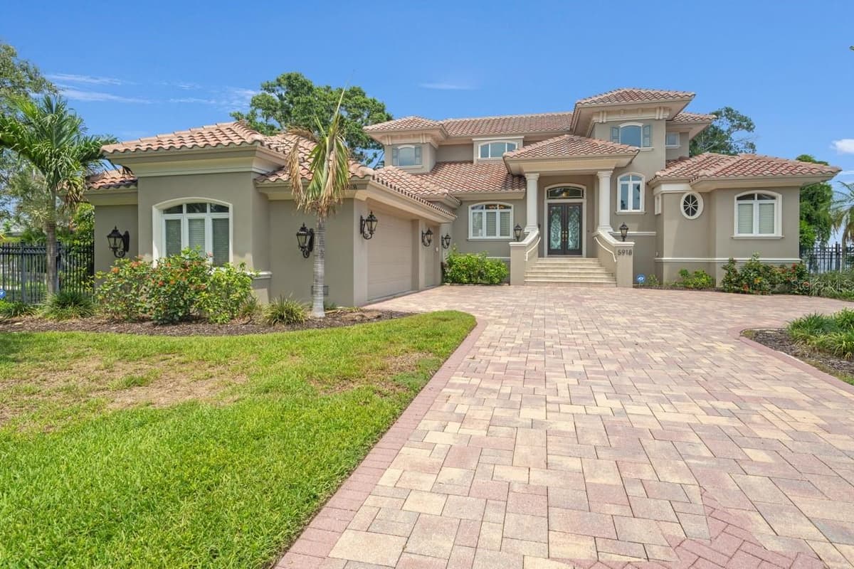 5918 BAHAMA SHORES DRIVE — photo 4 of 47
