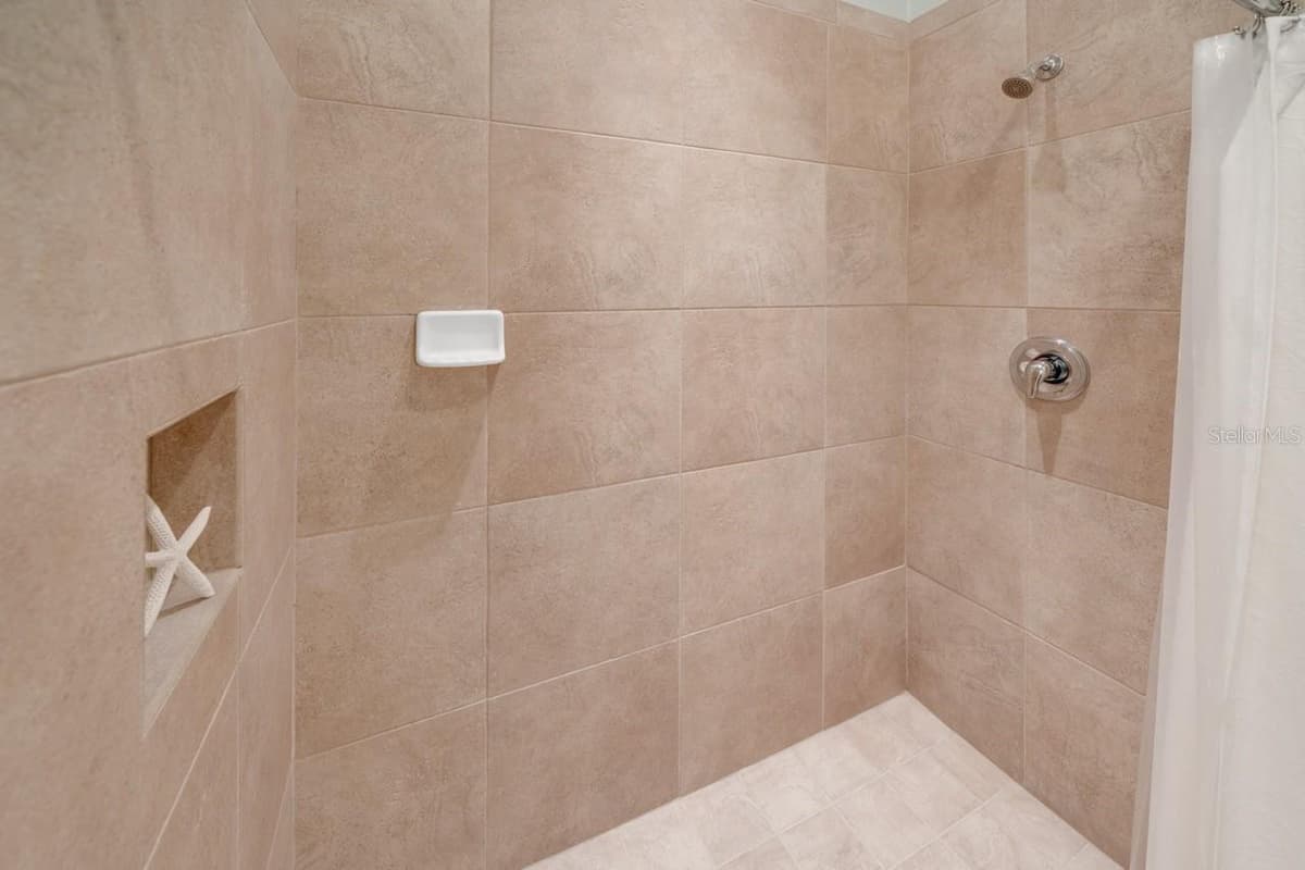 5918 BAHAMA SHORES DRIVE — photo 30 of 47