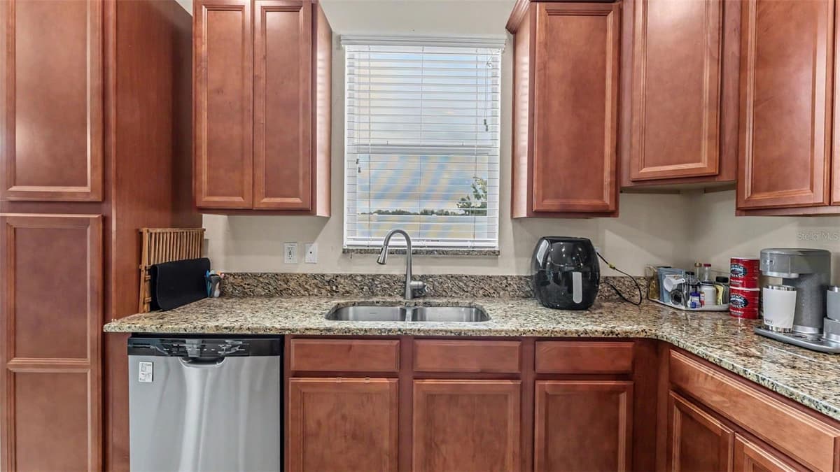 6441 TORRINGTON CIRCLE — photo 9 of 40