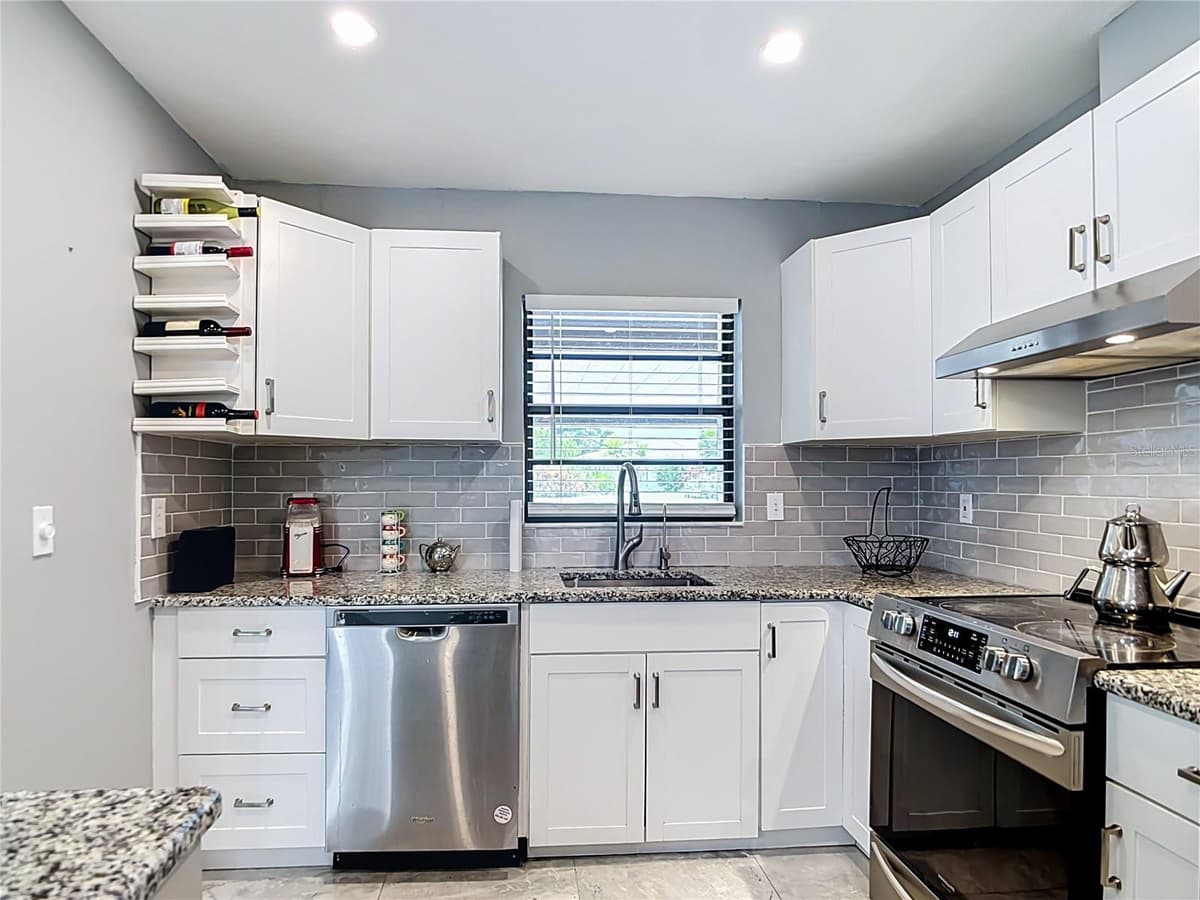 1716 LAKESIDE DRIVE — photo 8 of 45