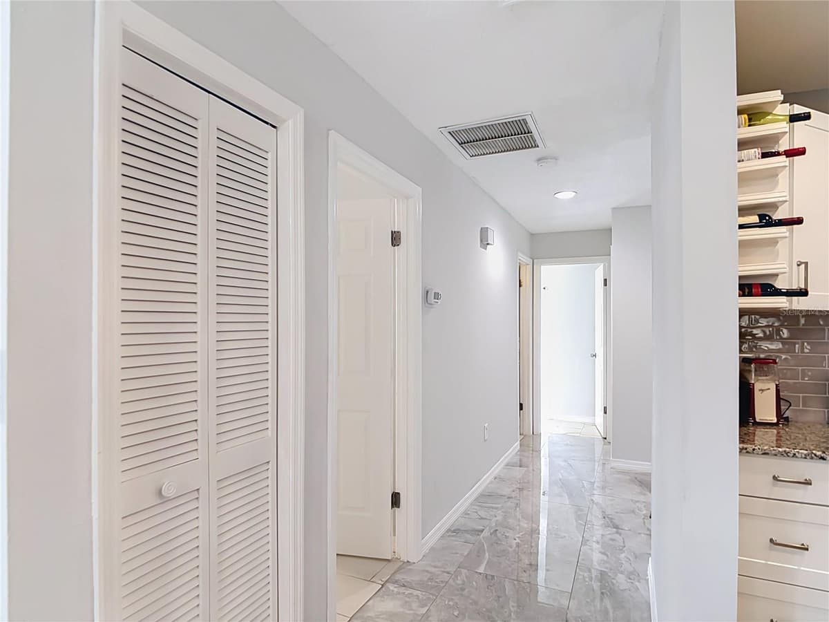 1716 LAKESIDE DRIVE — photo 4 of 45