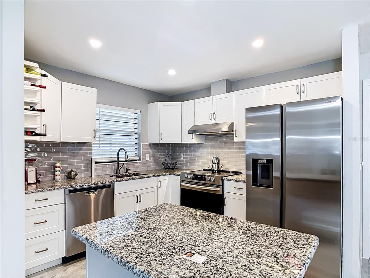 1716 LAKESIDE DRIVE — photo 9 of 45