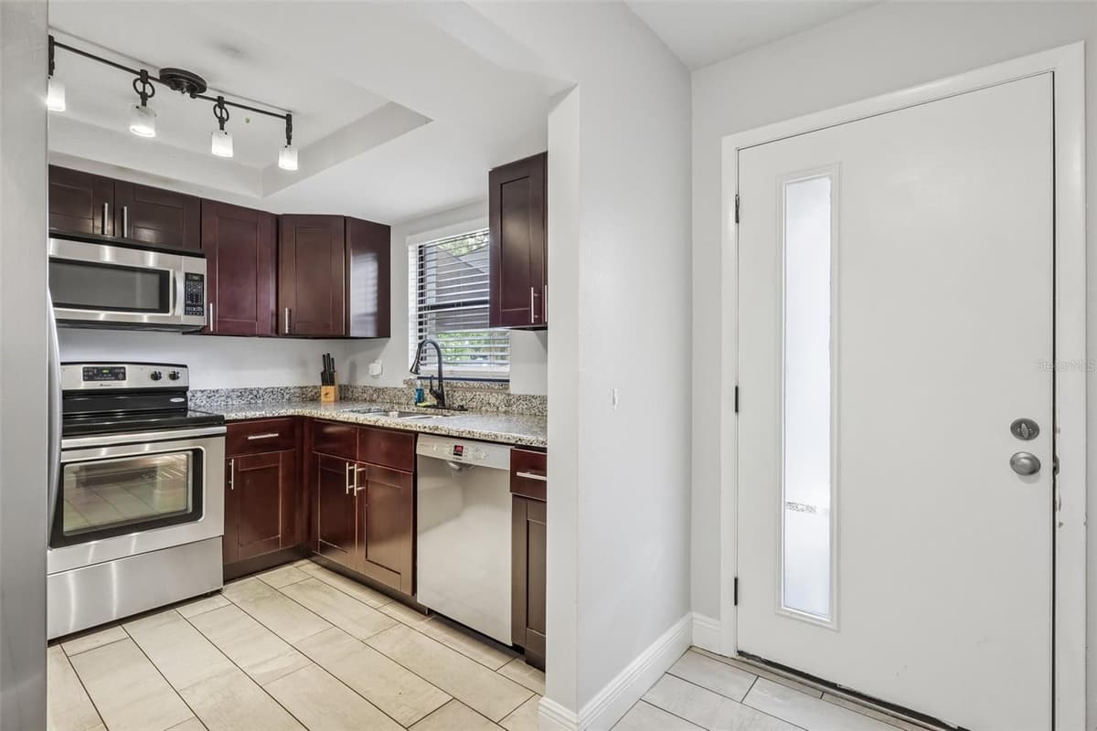 2417 STROUD AVENUE — photo 4 of 49