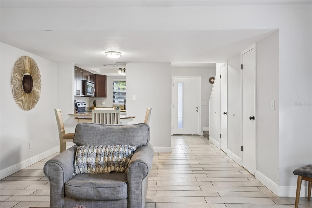 2417 STROUD AVENUE — photo 9 of 49