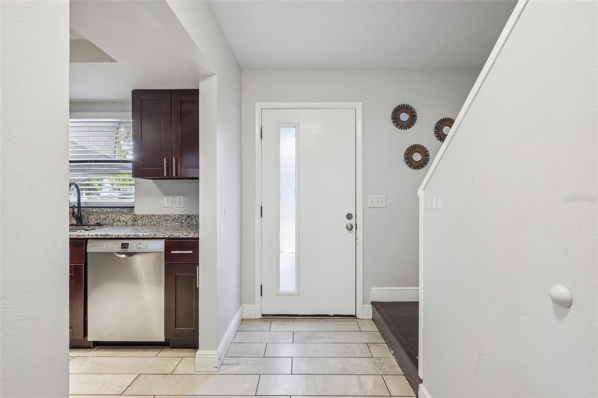 2417 STROUD AVENUE — photo 3 of 49