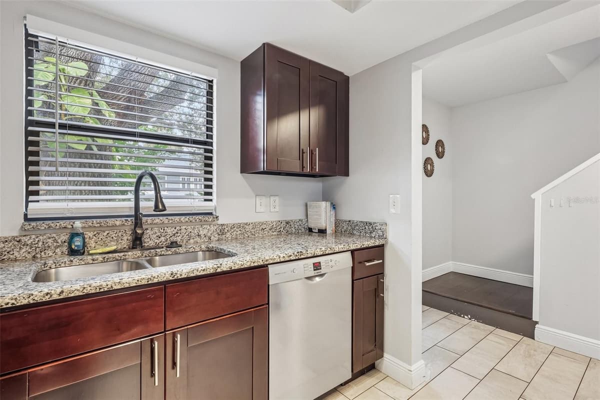 2417 STROUD AVENUE — photo 14 of 49