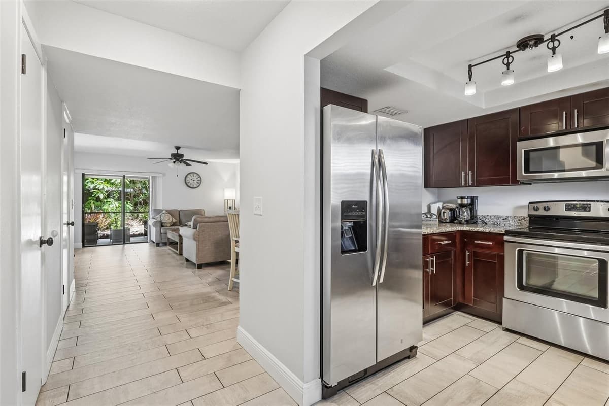 2417 STROUD AVENUE — photo 15 of 49