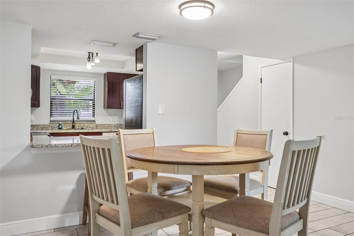 2417 STROUD AVENUE — photo 11 of 49