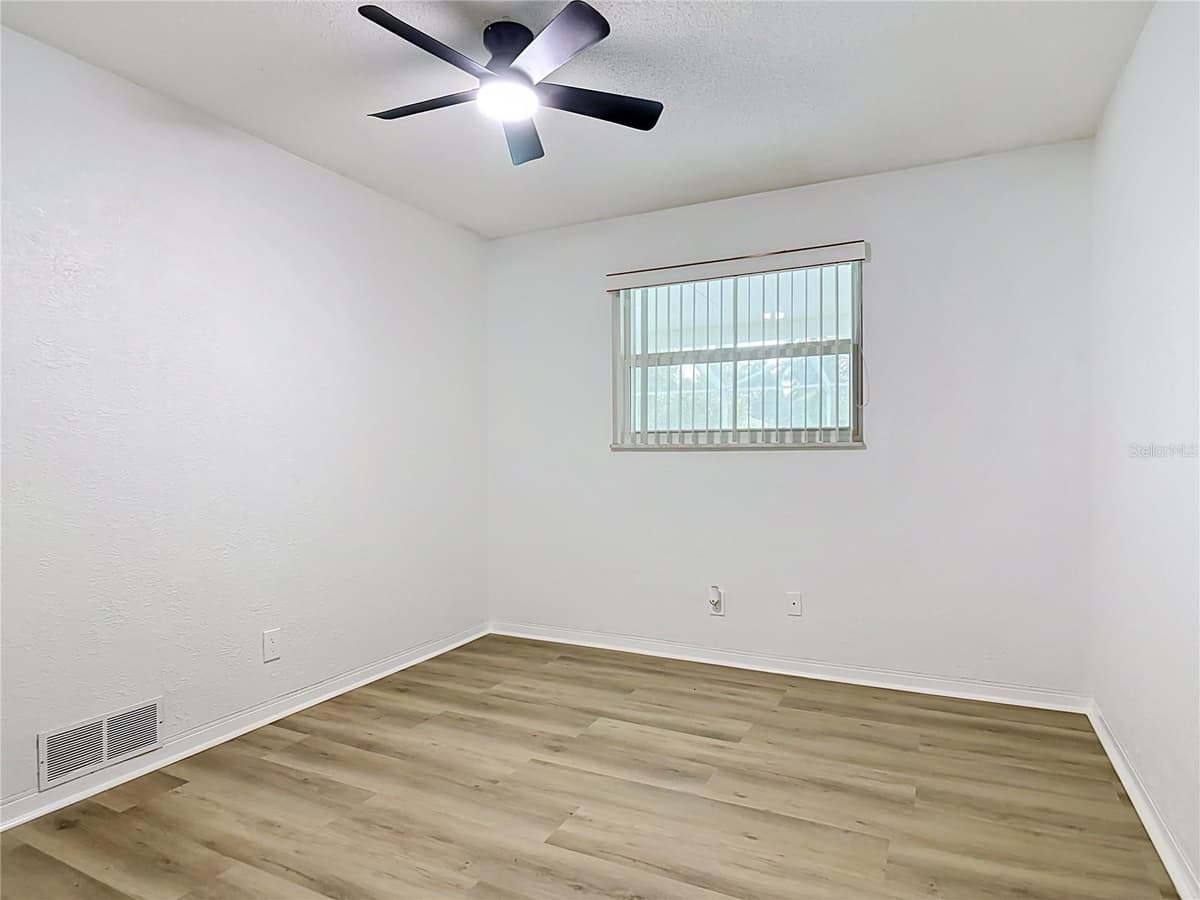 605 WILLIAMSBURG DRIVE — photo 43 of 54