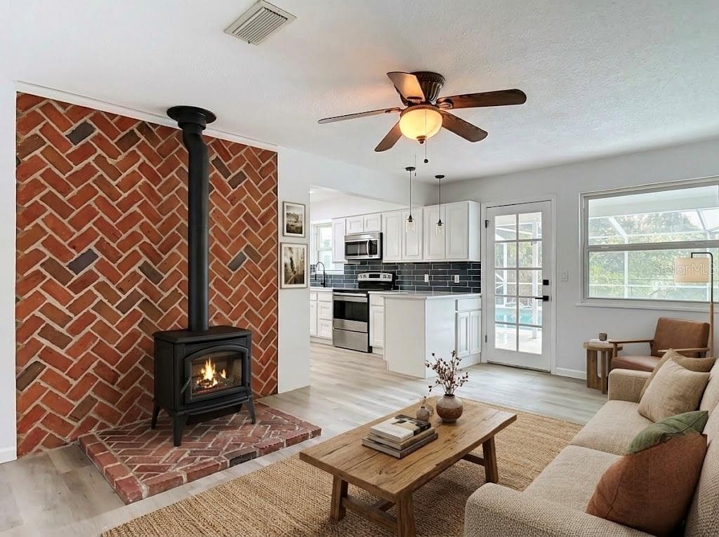605 WILLIAMSBURG DRIVE — photo 19 of 54