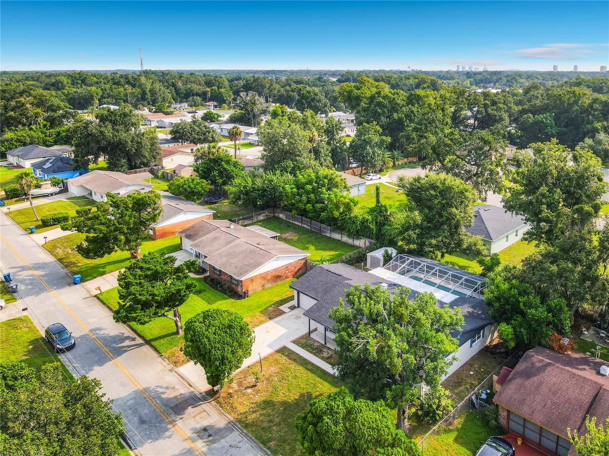 605 WILLIAMSBURG DRIVE — photo 8 of 54