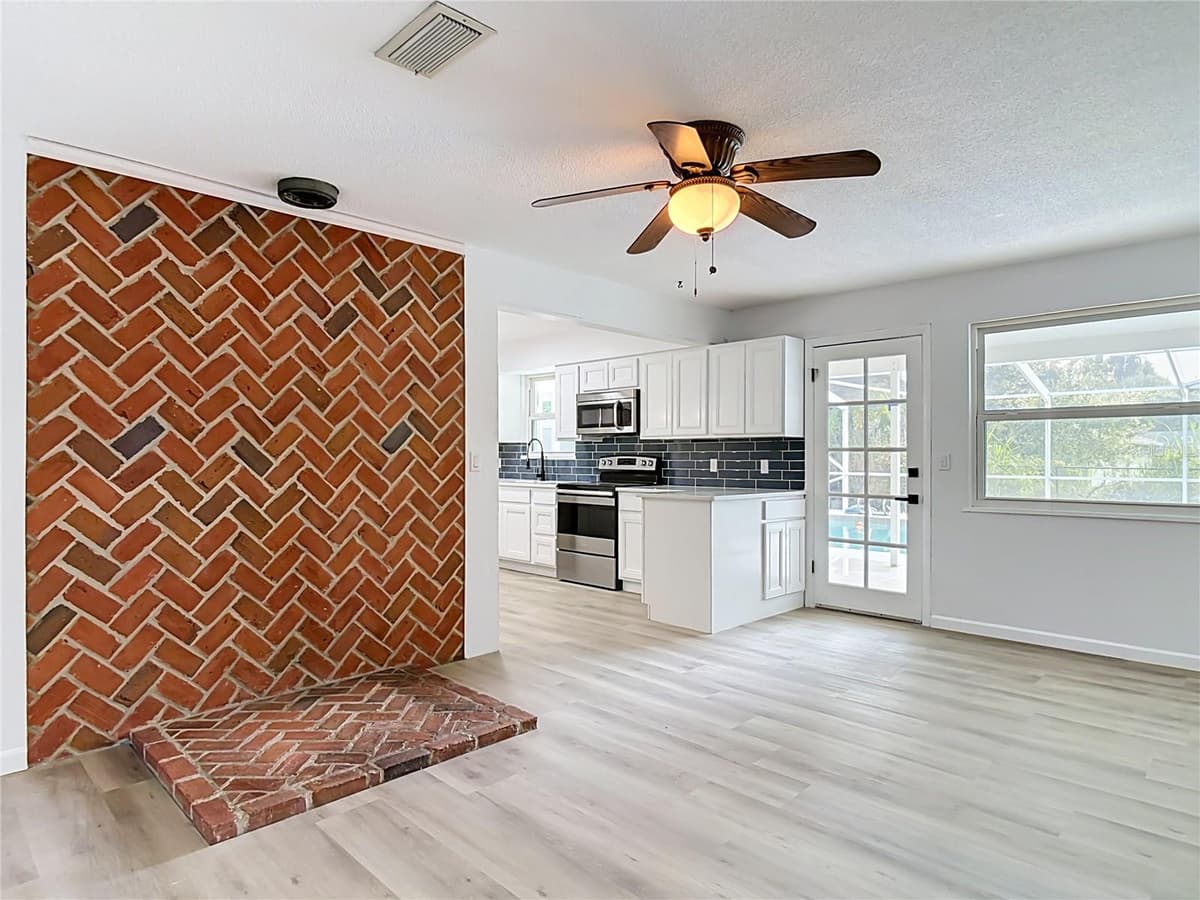 605 WILLIAMSBURG DRIVE — photo 20 of 54