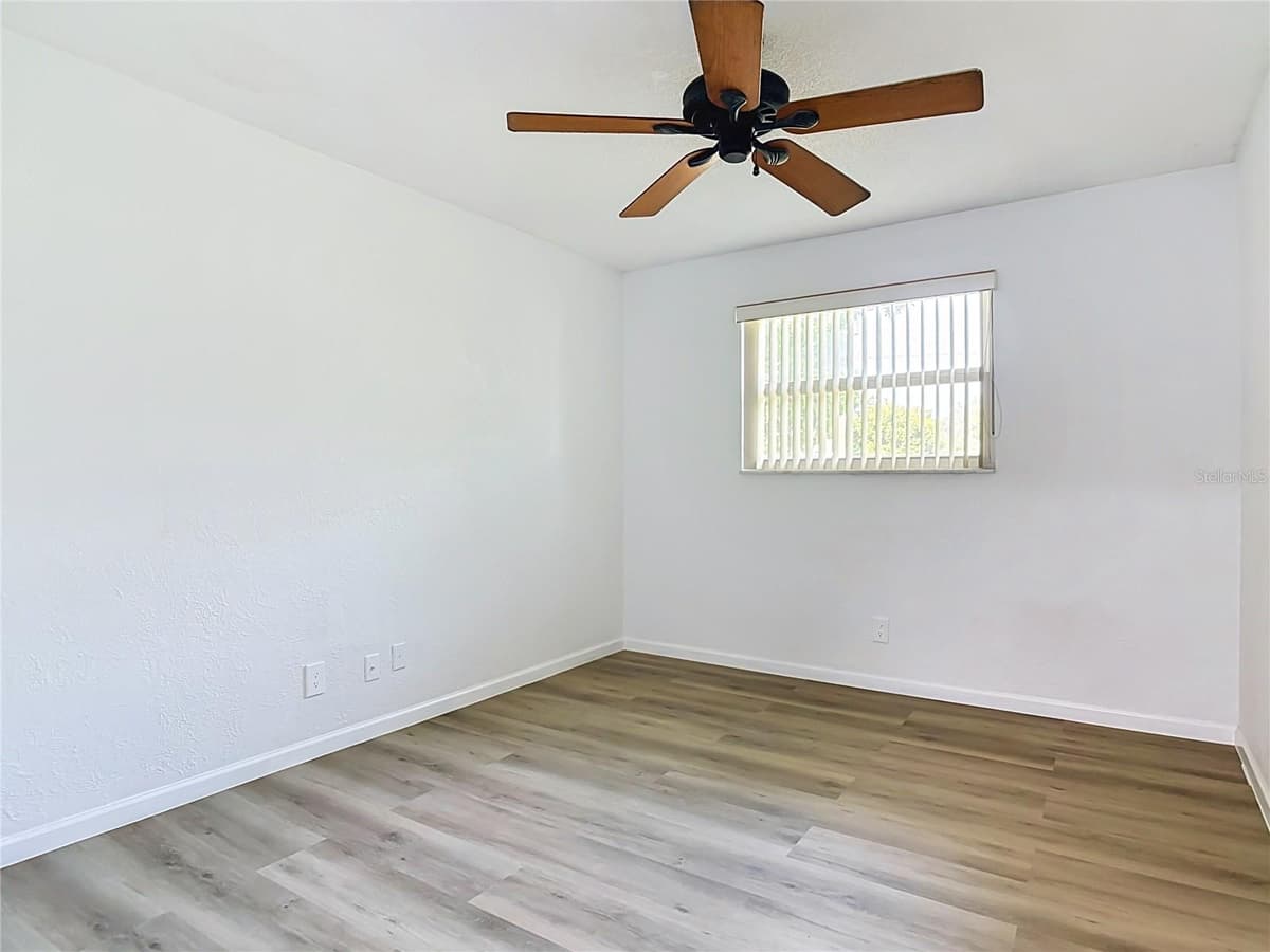 605 WILLIAMSBURG DRIVE — photo 40 of 54