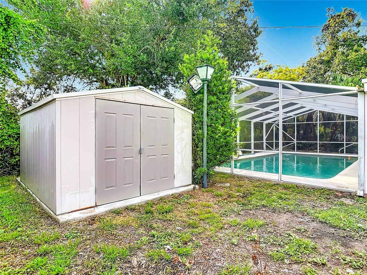 605 WILLIAMSBURG DRIVE — photo 49 of 54