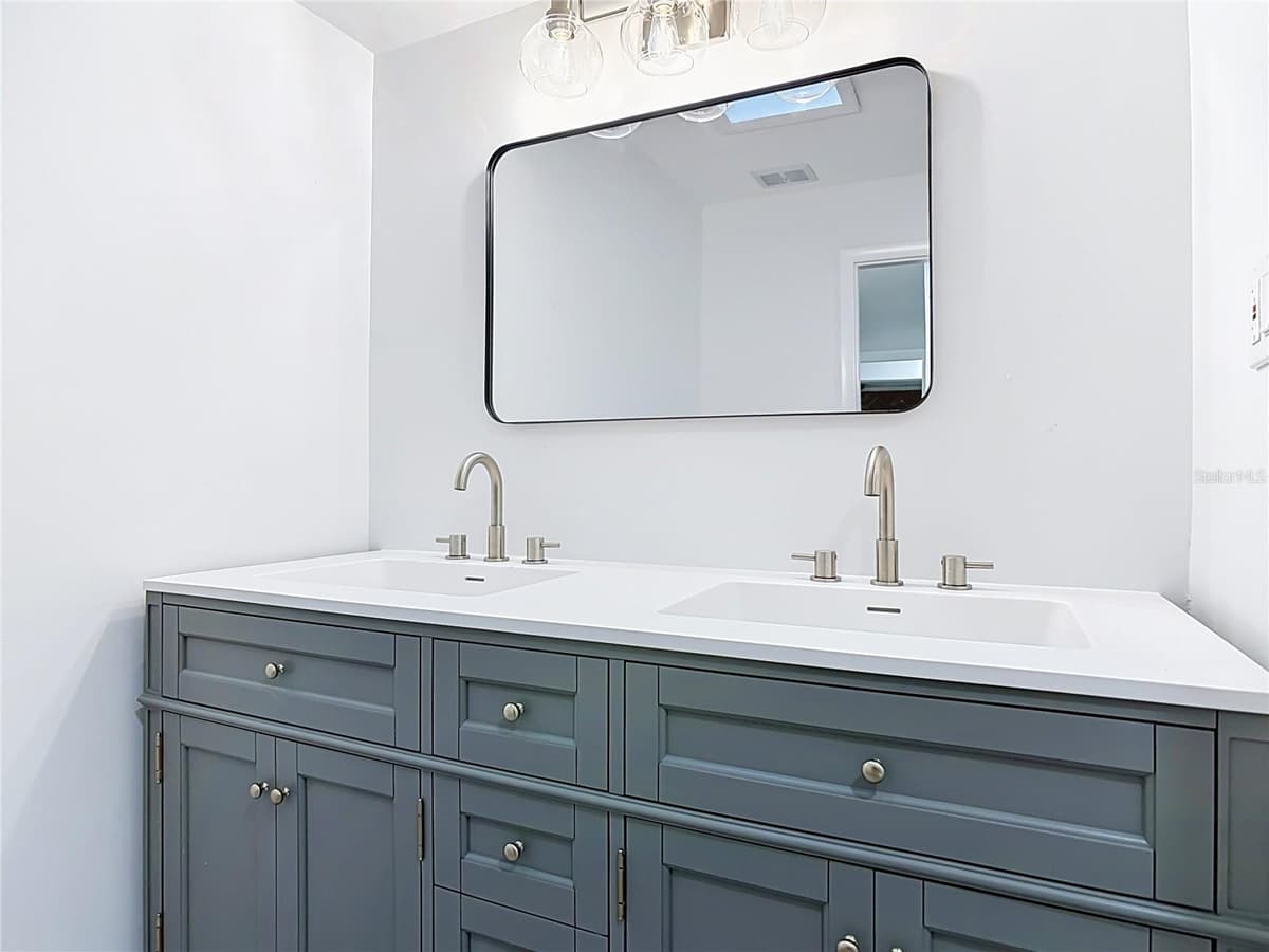 605 WILLIAMSBURG DRIVE — photo 38 of 54