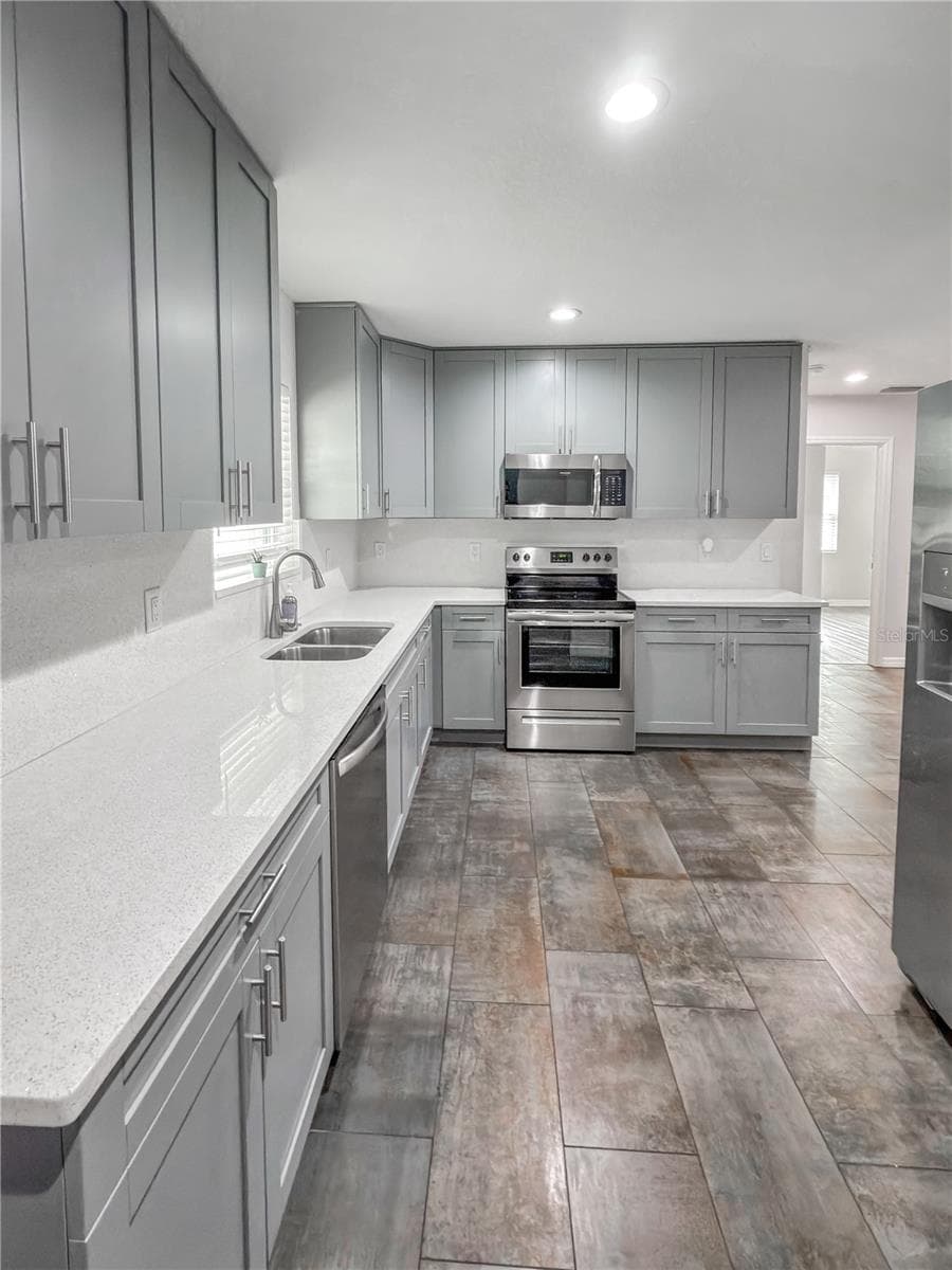 2116 STATE STREET — photo 8 of 21