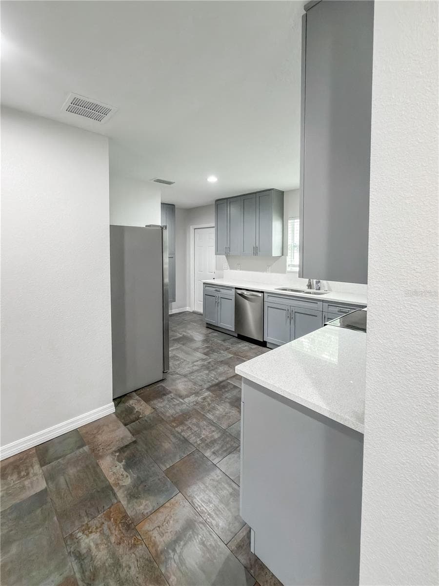 2116 STATE STREET — photo 7 of 21