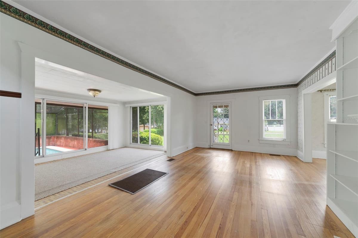 530 RIDGE AVENUE — photo 3 of 26